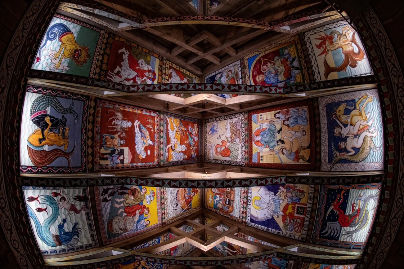 Blick in einer Kirche