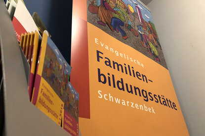 Schriftzug vom Flyer Familienbildungsstätte Schwarzenbek - Copyright: Ev.-Luth. Kirchengemeinde Schwarzenbek