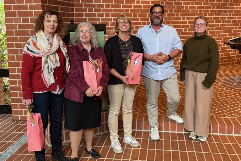 Der neue Vorstand für den Konvent der Mitarbeitenden v.l.n.r. Daniela Horn (Friedhofsbüro Lübeck Genin), Dr. Claudia Tanck (Kirchenkreisarchivarin), Susanne Wischendorf (Gemeindeassistentin Mariensprengel), Bernd K. Jacob (Friedhofsbeauftragter) und neu dabei Emma-Sophie Ludewig (Erzieherin und Sprachfachkraft Siebenbäumen) 