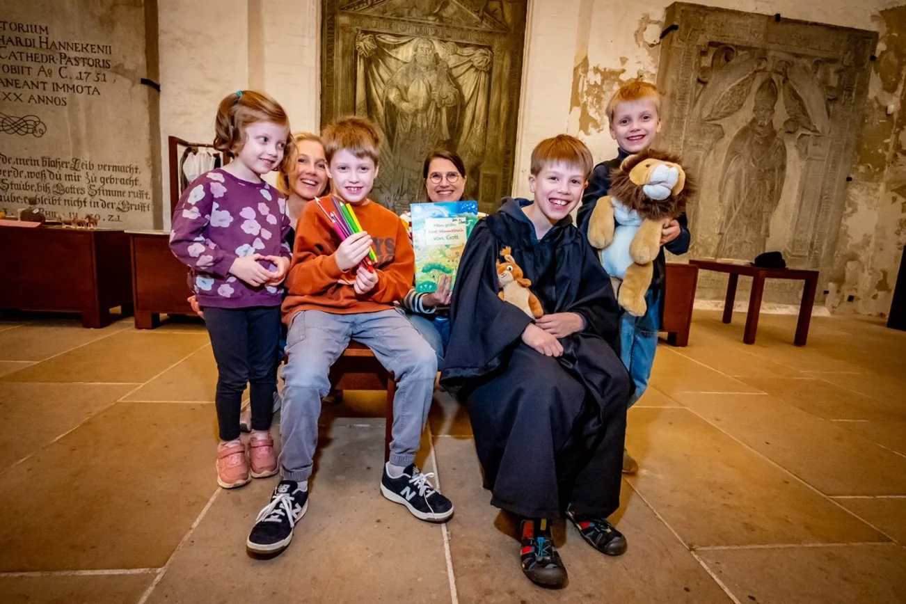 Kinder in der Kirche 