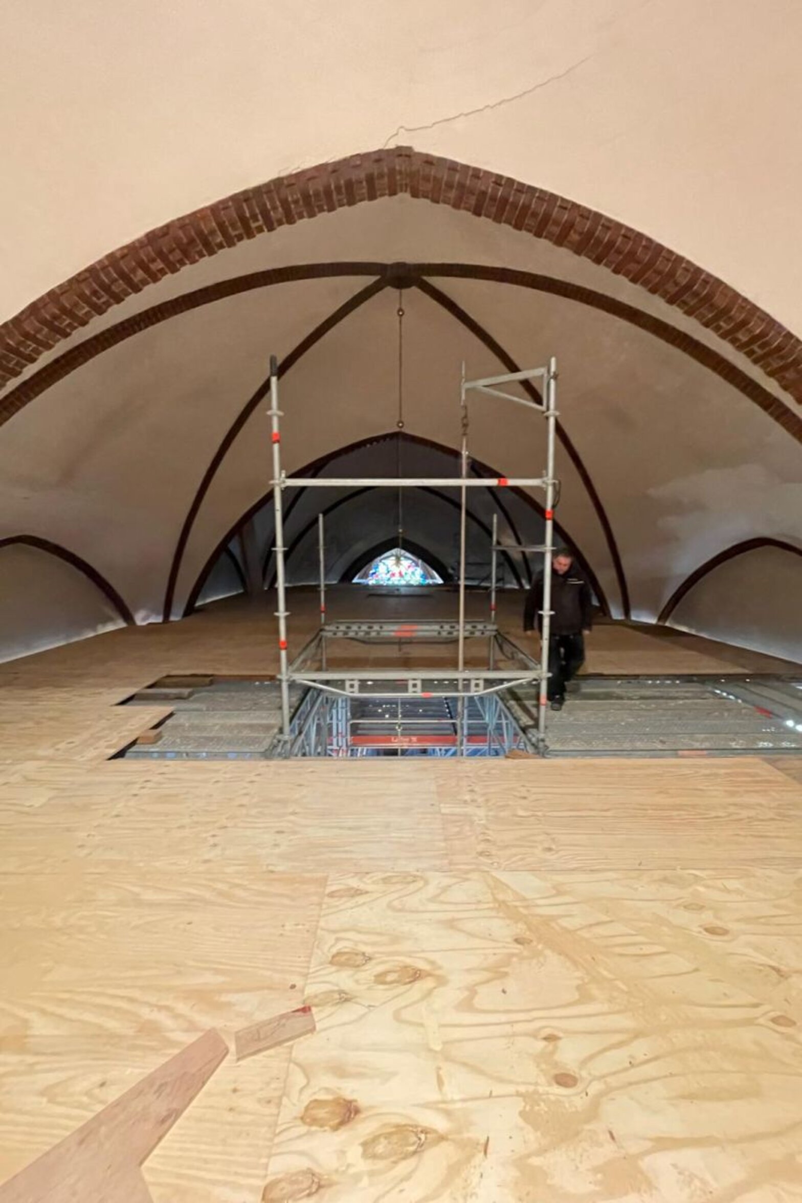 Zwischendecke unterhalb des Kirchenschiffes