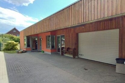 Außenansicht der Friedhofsverwaltung Groß Grönau - Copyright: Ev.-Luth. Kirchengemeinde St. Willehad-Groß Grönau