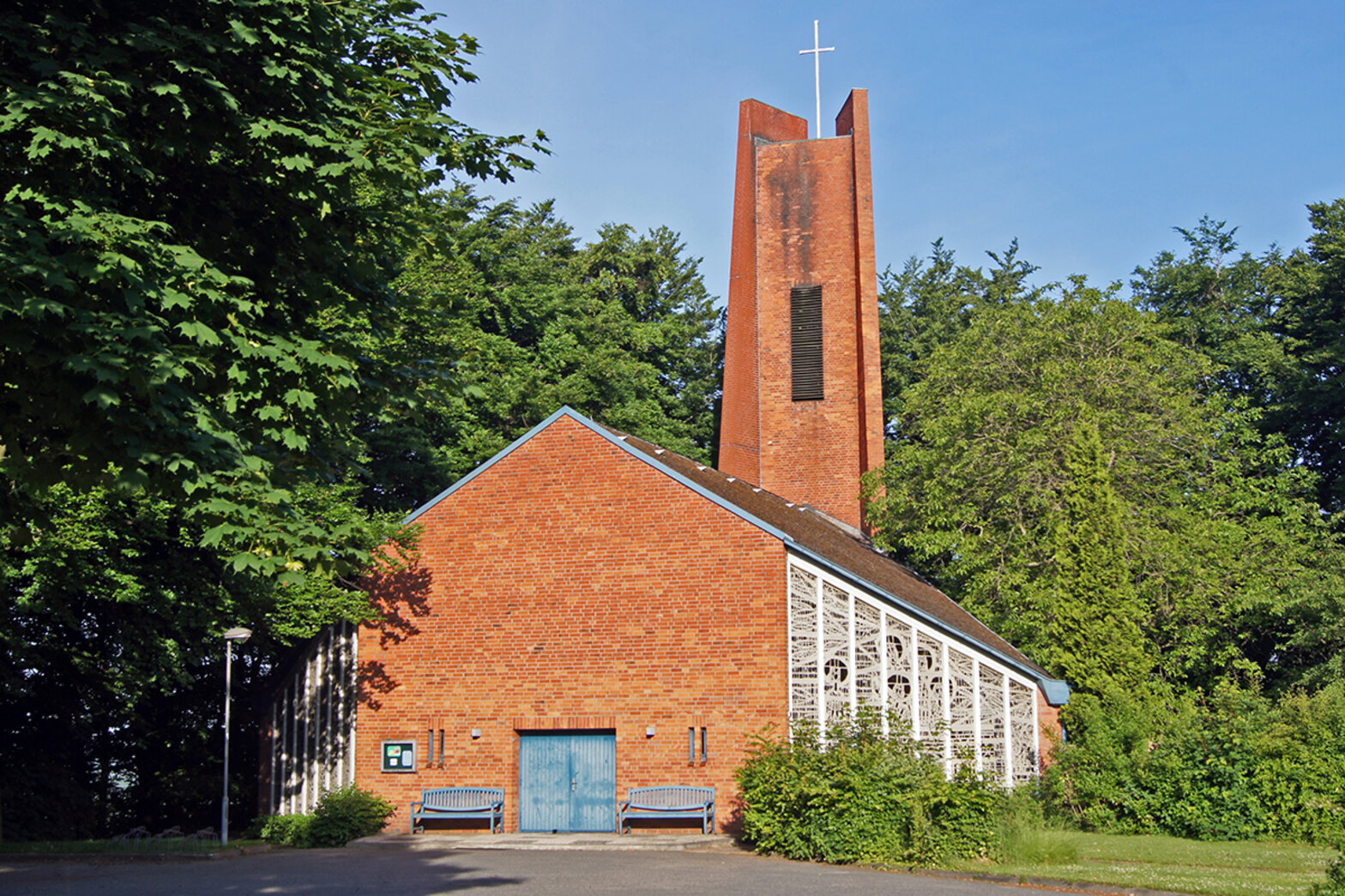 Außenansicht der Heilig-Kreuz-Kirche in Börnsen