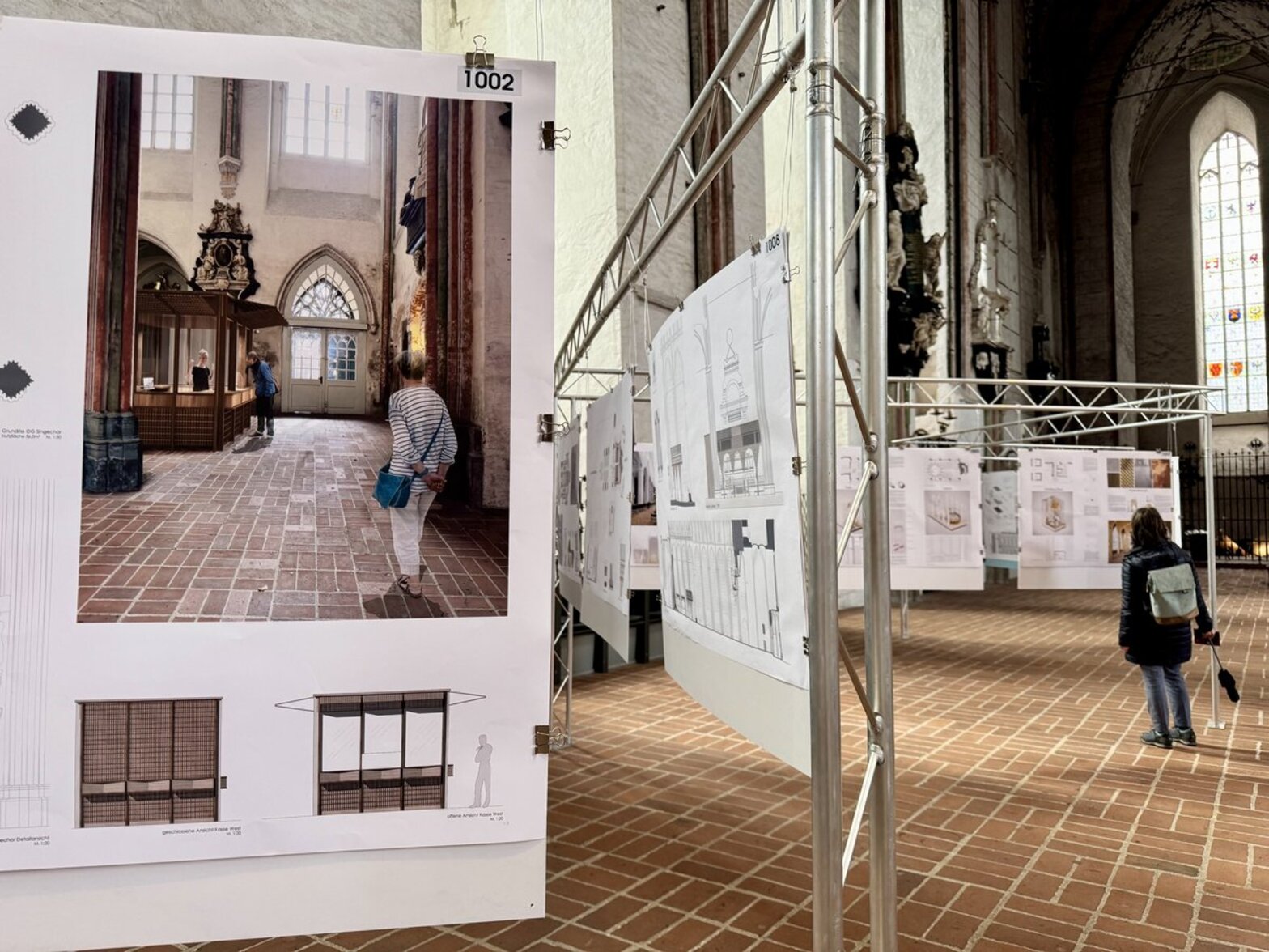 Blick in eine Kirche 