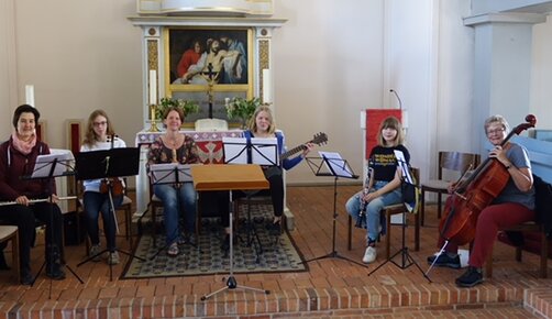 Instrumentalensemble in der Hohenhorner Kirche
