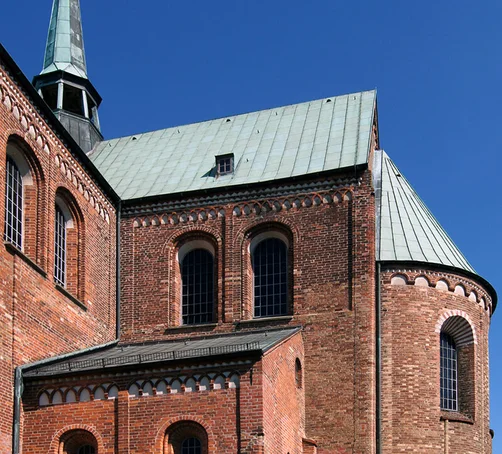 Außenansicht des Querschiffs des Ratzeburger Doms