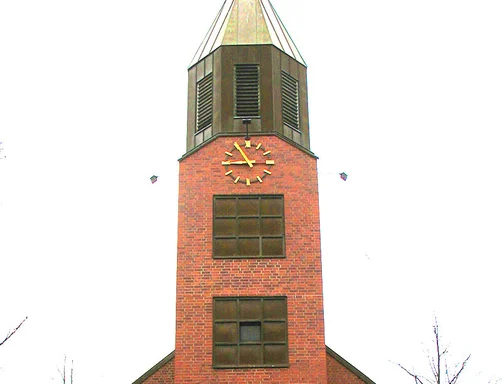 Vorderseite mit Eingang der Versöhnungskirche Travemünde
