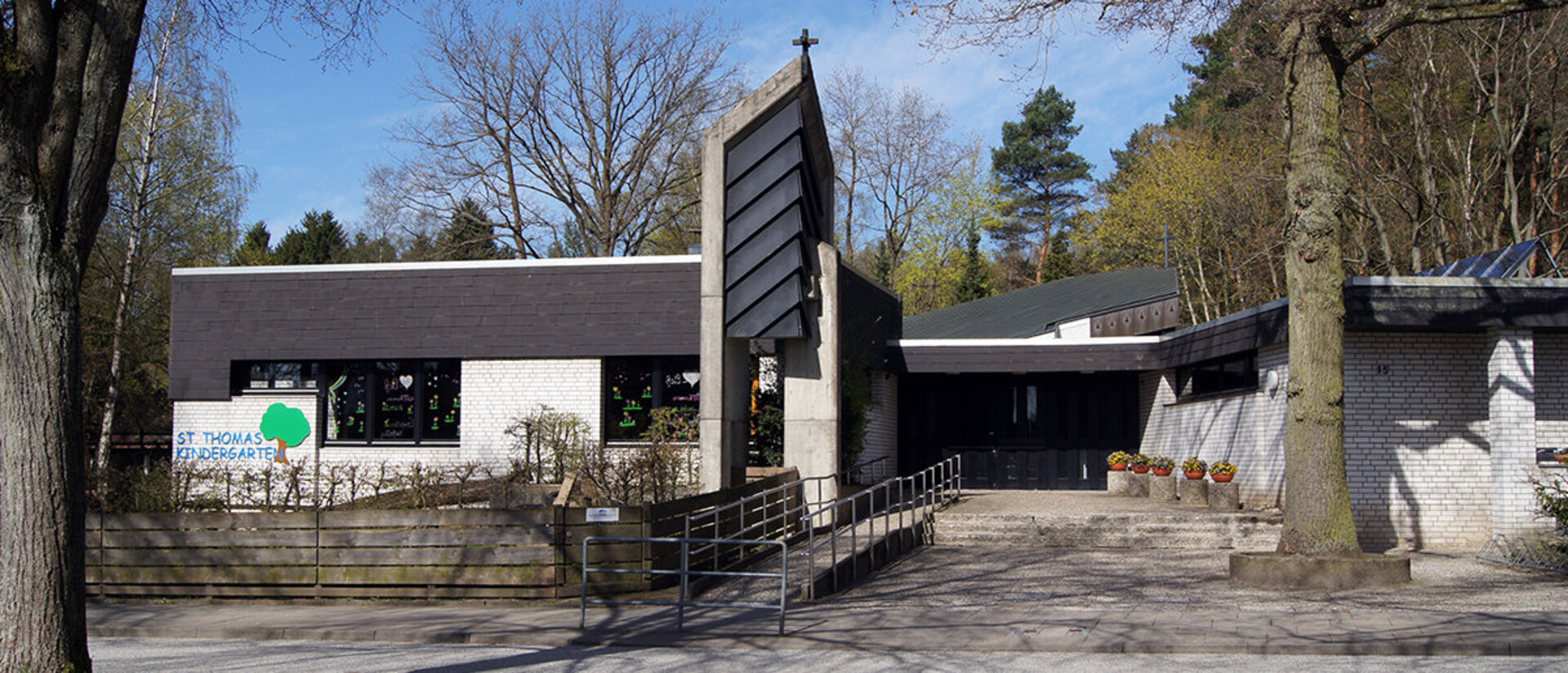 Eingang der St.-Thomas-Kirche in Geesthacht