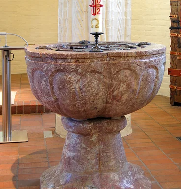 Das Taufbecken in der Marienkirche Büchen-Dorf