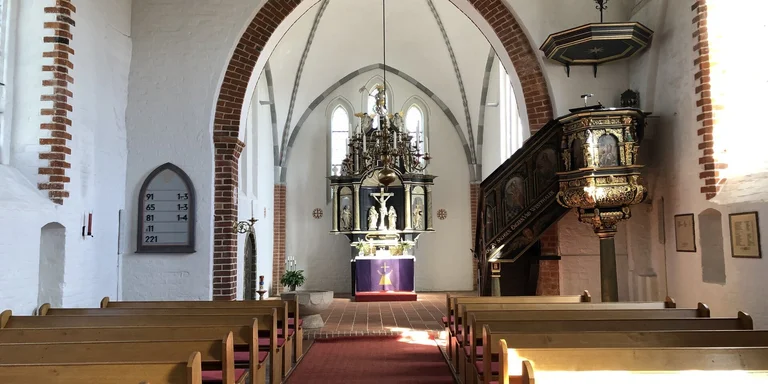 Innenraum der St.-Willehad-Kirche in Groß Grönau