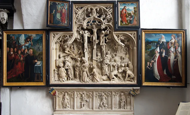 Blick auf den aufgeklappten Brömbse-Altar von St. Jakobi