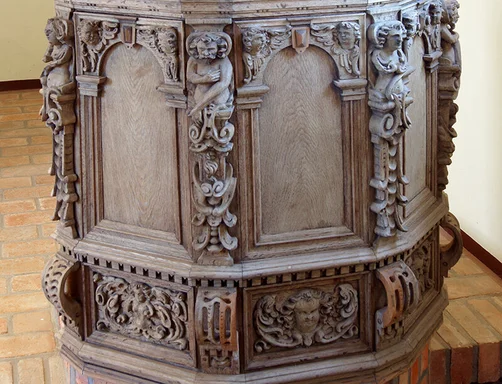 Die Kanzel der Kapelle in Tramm