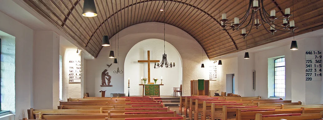 Innenansicht der Heilig-Geist-Kirche Mölln, Blick auf den Altar
