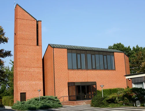 Gesamtansicht der Bugenhagenkirche von der Seite des Eingangs