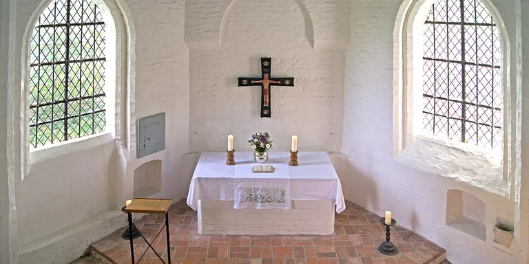Innenansicht der Wege-Kapelle in Klein Grönau
