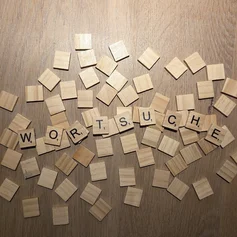 Scrabble Holzbuchstaben Wortsuche
