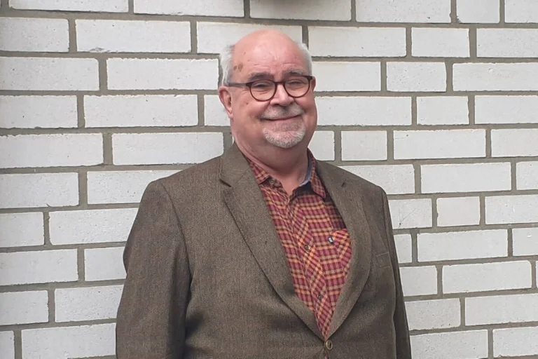 Auf dem Bild sieht man Prädikant Volker Dobberstein