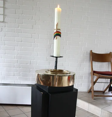 Das Taufbecken der Adventskapelle Kronsforde