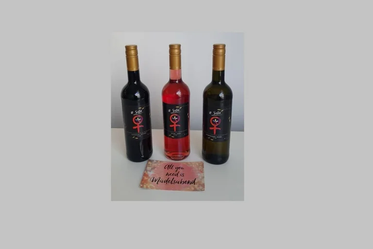 drei Weinflaschen