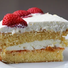 Kuchenstück Erdbeertorte