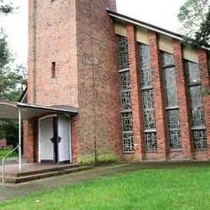 Der Eingang der Christuskirche in Geesthacht-Düneberg