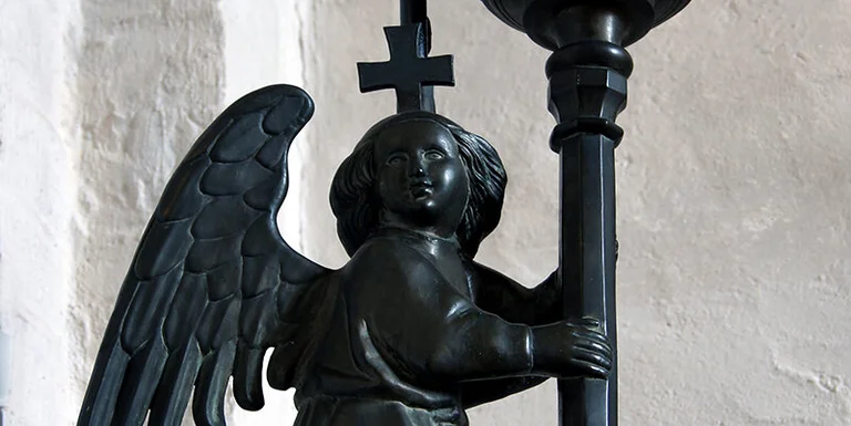 Engel-Leuchter mit Kerze der Kirche in Behlendorf 