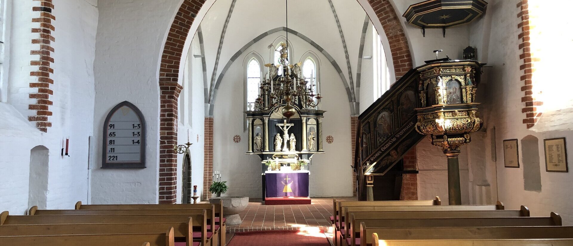 Innenraum der St.-Willehad-Kirche in Groß Grönau