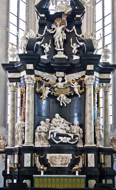 Blick auf den barocken Altar in St. Jakobi
