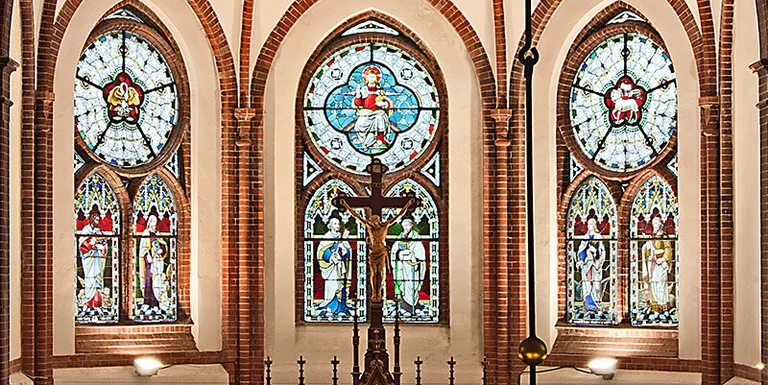 Blick von oben auf den Altarraum in St. Lorenz