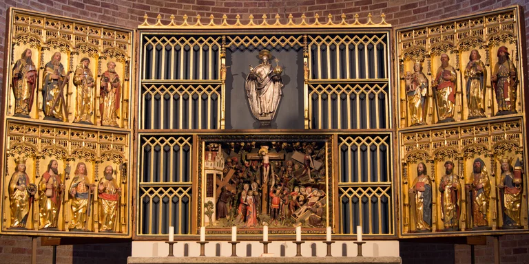 Blick auf den Flügelaltar im Ratzeburger Dom