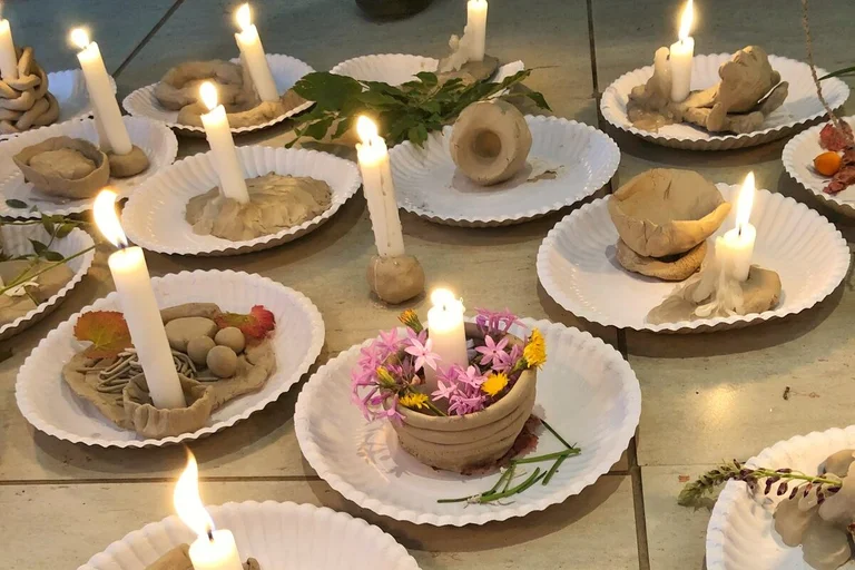 Blick auf Friedenssymbole 