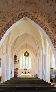 Innenansicht der Marienkirche Büchen-Dorf, Blick durchs Hauptschiff