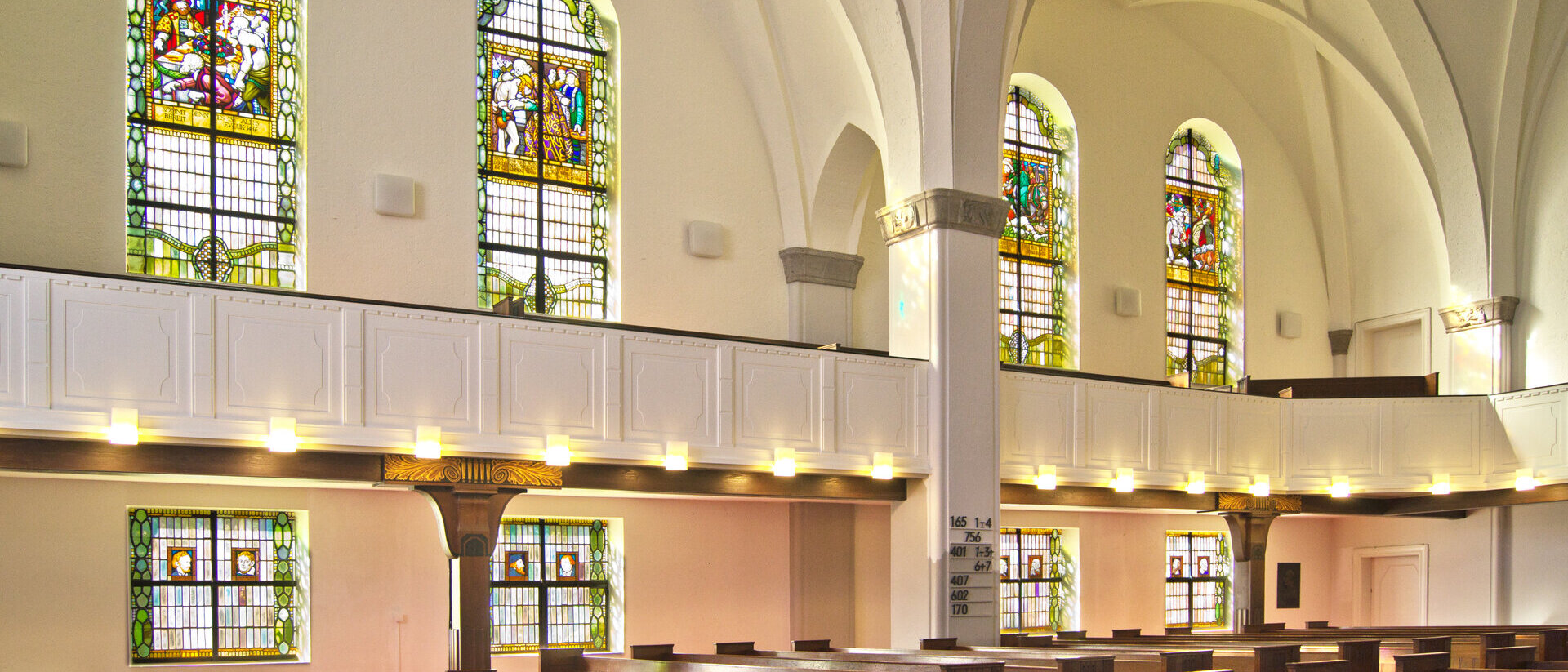 Blick vom Altar aus auf die Südempore in St. Gertrud