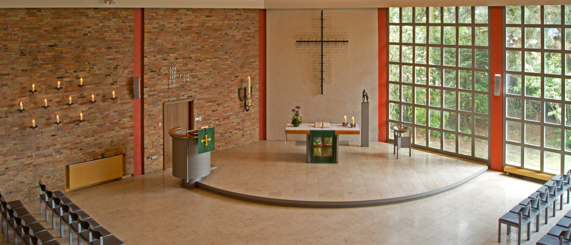 Blick von der Empore in den Innenraum von St. Martin