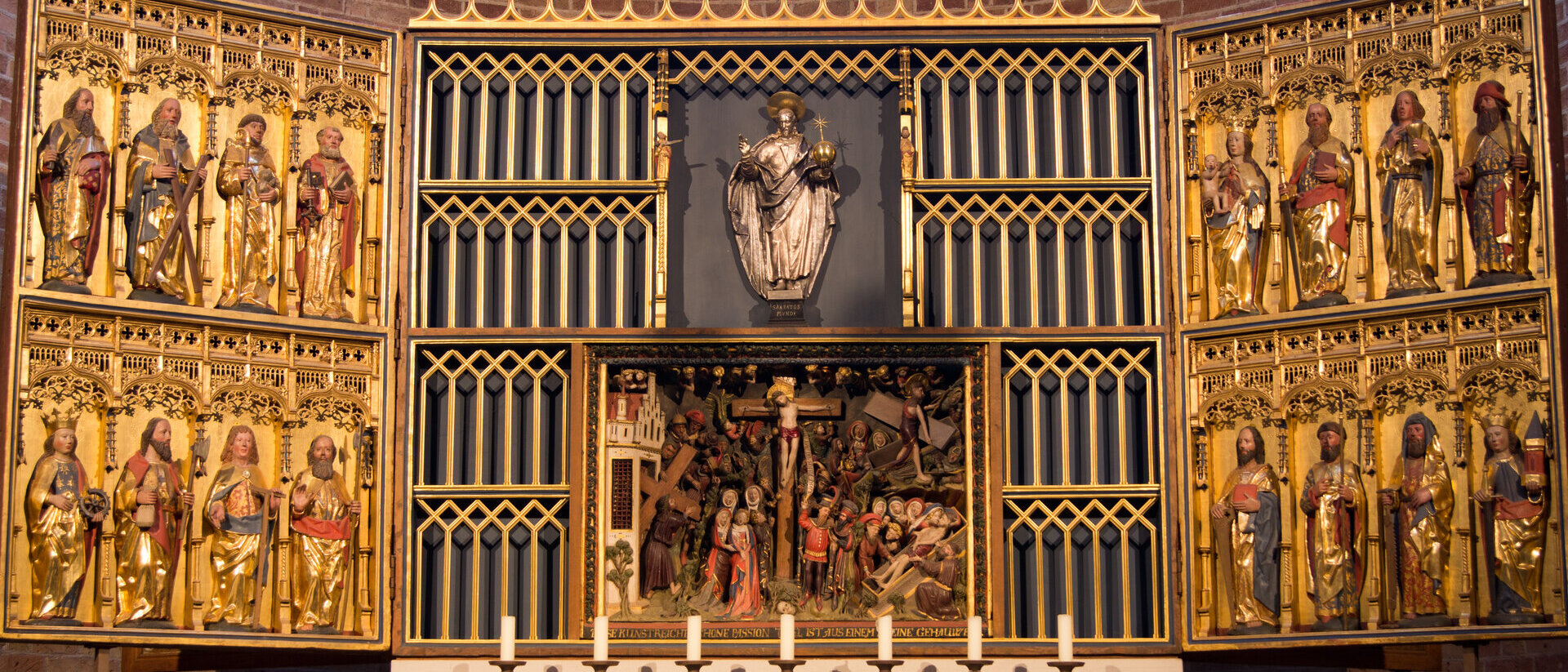 Blick auf den Flügelaltar im Ratzeburger Dom