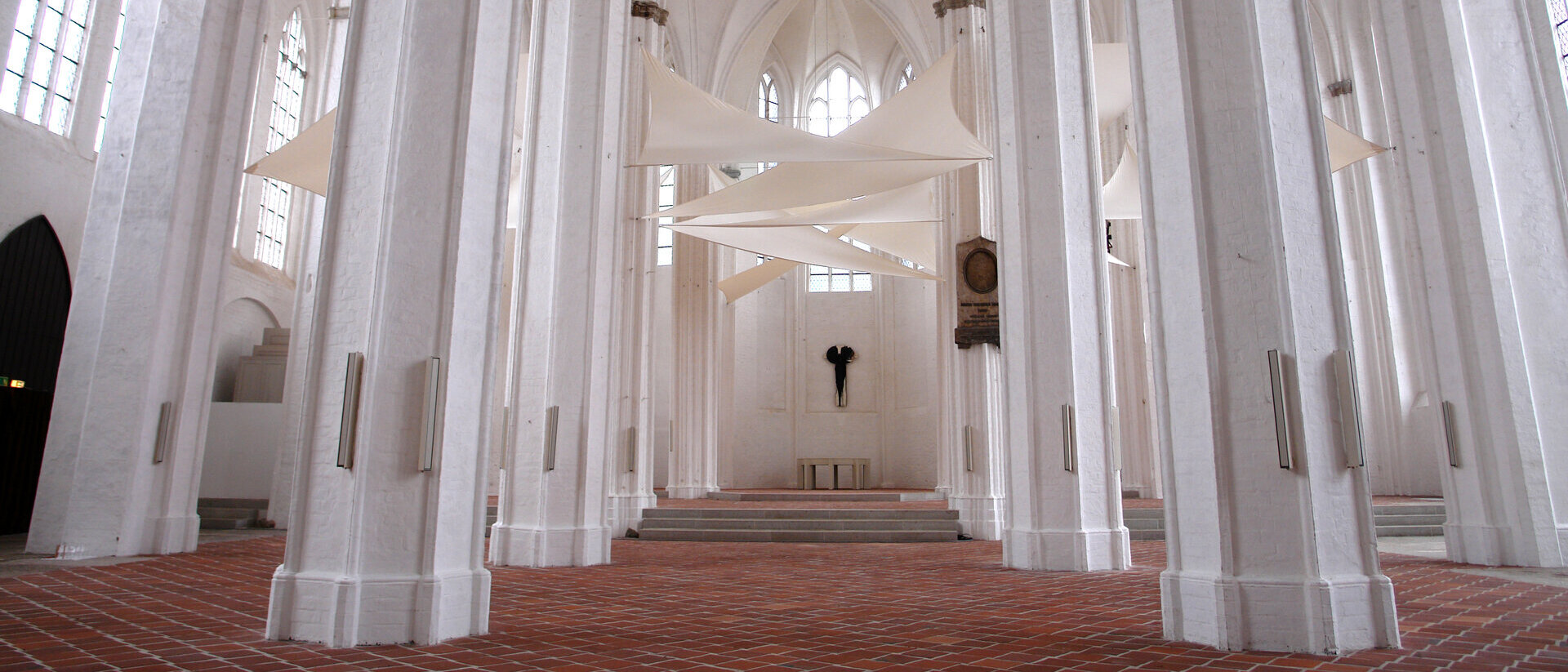 Blick durch den Innenraum von St. Petri